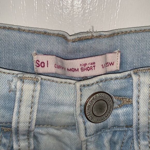 So High Rise Curvy Mom Shorts 1/25W Light Wash Distressed Denim - Picture 2 of 8